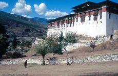 1023_bhutan_1994_dzong von paro.jpg